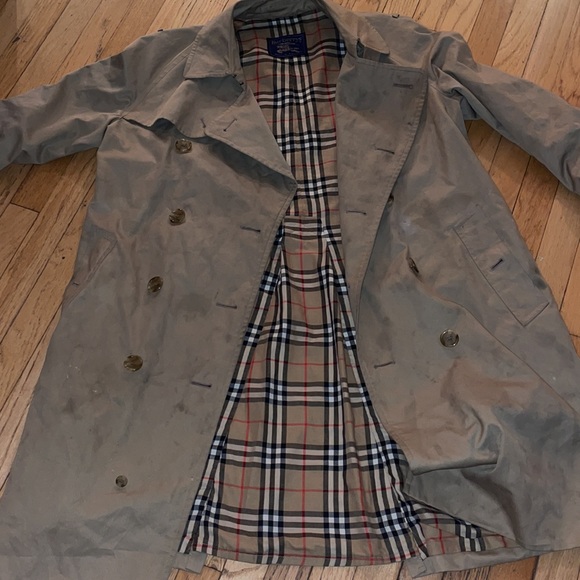 Burberry of London’s trenchcoat in good shape - Picture 3 of 7